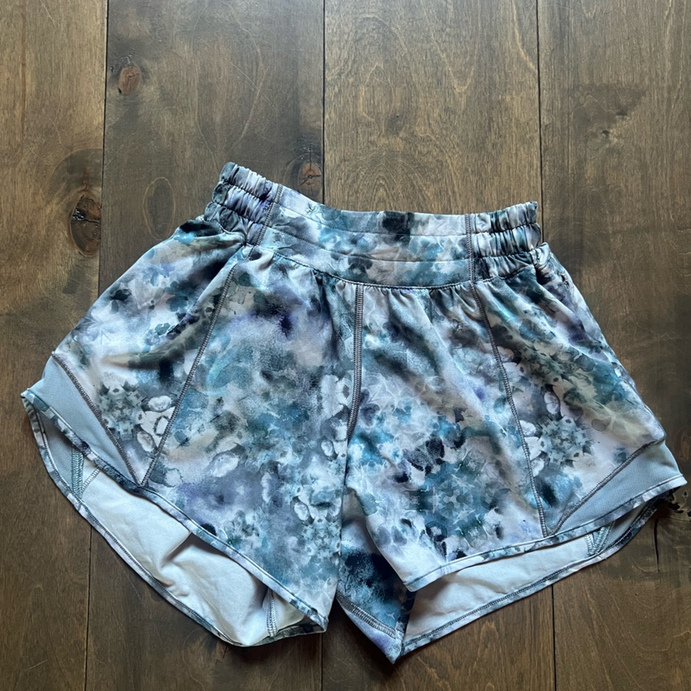 Lululemon women’s short size 2